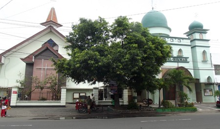 Traveling Sambil Ibadah